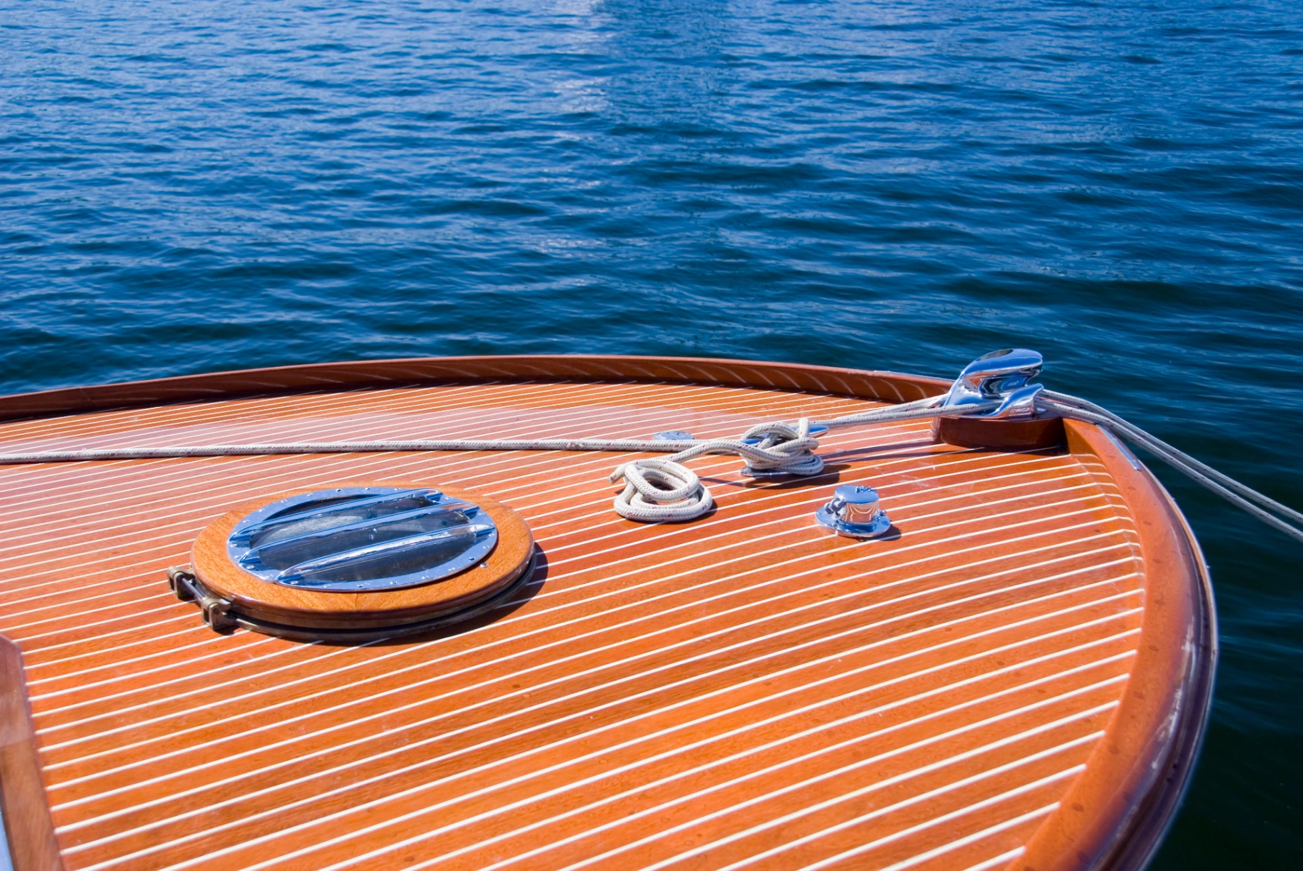 Hand-detailing teak deck